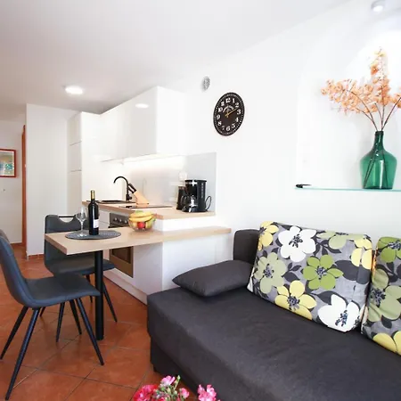 Mira Guest house
